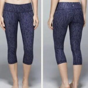 Lululemon Wunder Under crops 6 like new banana leaf pattern